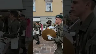 Einzug der Militärmusik Kärnten in den Landhaushof, zur Feier des 10. Oktobers.