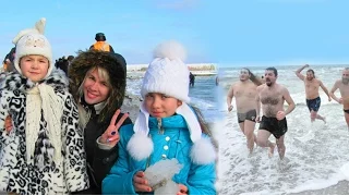 КРЕЩЕНИЕ в ОДЕССЕ . Народ Купается в Ледяном Море ! Epiphany . ODESSA . Bathing in the Ice Sea !