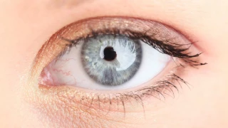 Как отбелить белок глаза?