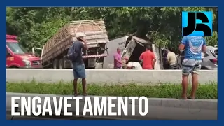 Engavetamento seguido de explosão deixa pelo menos 11 feridos em rodovia de Pernambuco