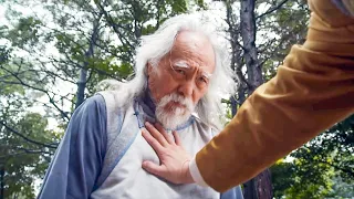 Magical Chinese Qigong Kung Fu!Soldier attacked old man's chest, but was knocked 5 meters away!