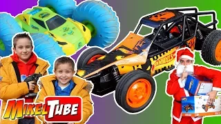 Ayudamos a Papa Noel con los  Regalo de Navidad R/C Stunt Buggy y Tornado