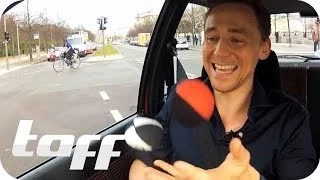 Tom Hiddleston Bonus Scenes Jonglieren - Juggling in Berlin - Stars In Cars | taff