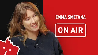 Emma Smetana ON AIR: „Čekám, až objevím producenta, který bude umět zvuk, jaký má Miley Cyrus.”