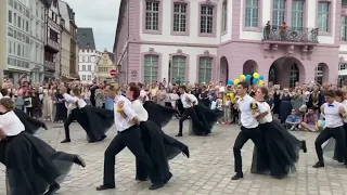 Дуже радію коли пісня служить людям! Adam - Повільно , Випускний Українців Німеччина м. Трір