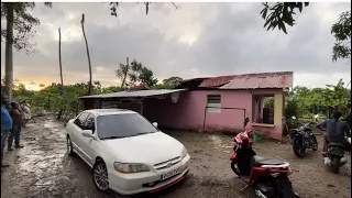 Miren como está mata de Palma le cayó arriba a esta casa, familia pide ayuda para su reparación