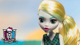 Lagoona Blue Doll Cleans Up the Beach | Ghoul for the Summer | Monster High