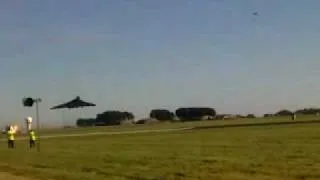 Avro Vulcan XH558 RAF Leuchars Airshow 12th September 2009 aerobatic takeoff