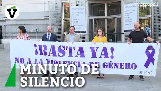 Minuto de silencio por el presunto asesinato de una mujer en Moratalaz (Madrid)