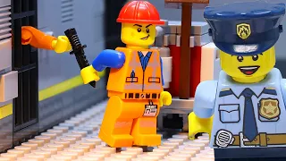 LEGO Prison Break: Don't Get Caught By Police (Lego Stop Motion)