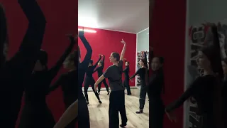 Урок грузинского танца.