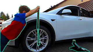 TESLA Reifenwechsel - Kinderleicht