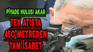 Piyade olduğunu hatırlatan Hulusi Akar Keskin Nişancı simülatörünün başına geçti.