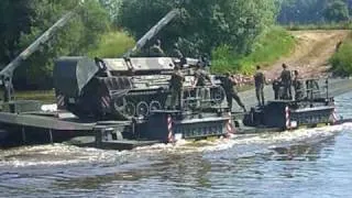 M3 Schwimmschnellbrücke Amphibie mit Pionierpanzer Dachs