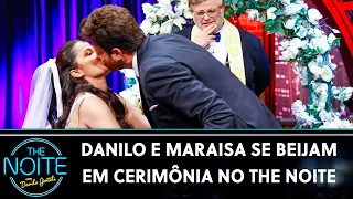 Maraisa e Danilo Gentili se beijam em cerimônia de casamento | The Noite (09/03/22)