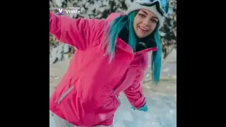 Вика Блисс зимой в стиле TikTok❄