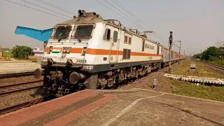 Dangerous Hwh HoG Wap7 wid Sealdah Rajdhani Express whacked past Balarambati stn at flat 130..!!