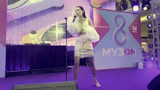 Нюта - "Девочка-снег" (МУЗON Fest в ТРЦ Ривьера 08.03.2024)