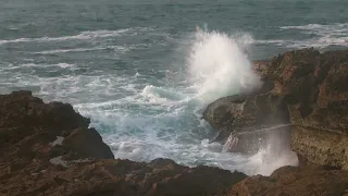 🌊 Ocean Waves Crashing on the Rocks - Relaxing Nature Video - 4K UHD 2160p