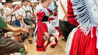 Boarisch Gendern mit der Anzwies Muse - heute: Platteln auf dem Gaufest in Endorf