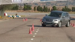 Subaru Outback 2016 Maniobra de esquiva (moose test) y eslalon | km77.com