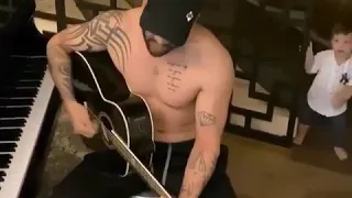 Gustavo Lima voz e violão