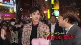 연예가중계 Entertainment Weekly - 게릴라 데이트에 동방신기가 떴다 (머리 하다 말고 나온 팬).20180330