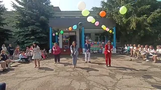 танец учителей на последний звонок