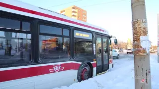 Toronto Artic Bus VERY Stuck In The Canadian Snow - TTC