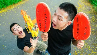 Battle Nerf War: Competition Nerf Guns Exchange Sausages for Watermelon Battle