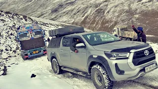 Crazy Toyota Hilux Pulled 8 Tons Oil Tanker To Shinkula Pass On Icy Inclines | Ladakh 2023 EP16