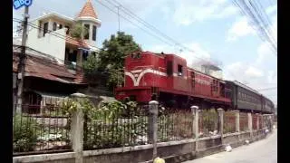 [03/08/2011] D13E-710 kéo tàu TN4 qua cầu Bà Xếp