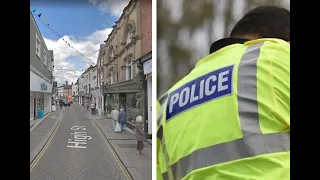 Stealing a bike right in front of the owner, London (SHOCKING)