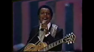 Solid Gold (Season 1 / 1980) George Benson - "Give Me The Night"