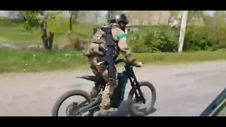 UkraineWarReport - Georgian fighter for Ukraine is using an ELEEK e-bike