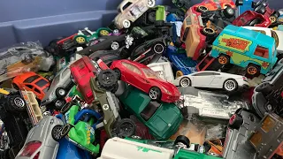 Lamley Live, pt 1: Digging for treasure in a massive bin of loose diecast (and let’s do a giveaway!)