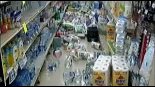 August 23, 2011 earthquake knocks items off store shelves in Virginia