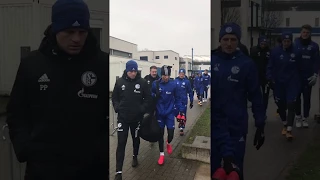 LEON GORETZKA wird von FANS ANGEPÖBELT wegen Wechsel