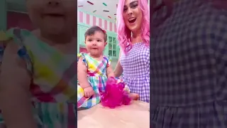 ASÍ REACCIONÓ MI HIJA A MI MUÑECA DE MIS PASTELITOS | MIS PASTELITOS