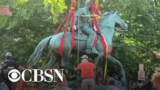Charlottesville, Virginia removes Confederate statues of Robert E. Lee and "Stonewall" Jackson
