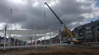 Markthal Sint-Lievens-Houtem: optillen van de dakconstructie