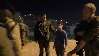 Life under Occupation in Hebron: Israeli soldiers arrest two young brothers, 31 Jan. 2018