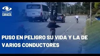 Joven anda de cabeza sobre su bicicleta por la vía Las Palmas: impactantes imágenes