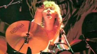 In Memoriam Clive Burr (Former Iron Maiden Drummer)