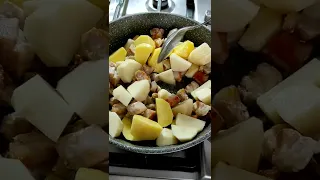 ЖАРЕНОЕ МЯСО С КАРТОШКОЙ