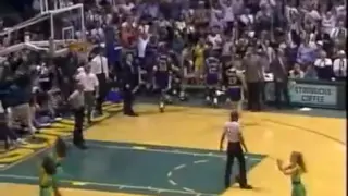 One of the greatest Alley-Oop dunks ever. Payton to Kemp