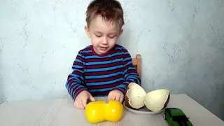 Открываем Kinder Maxi Киндер Макси музыкальные попугаи