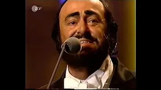 Tom Jones & Luciano Pavarotti singing "Delilah" in Venezia