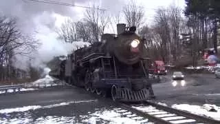 R&N 425 and CNJ 113:  Doubleheaded Santa Steam (in HD)