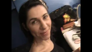 PJ Harvey – Backstage Tour Footage (On Tour: Please Leave Quietly 2006)